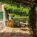 Former Monastery With Views Of Umbria 度假居