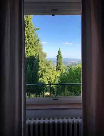 Former Monastery With Views Of Umbria بيرودجا